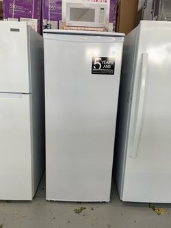 New Danby 24” 8.5 Cu Ft Capacity Freezer Compact Upright