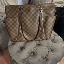 Louis Vuitton Purse 