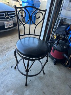 Swivel Metal Counter Stool – Padded Seat