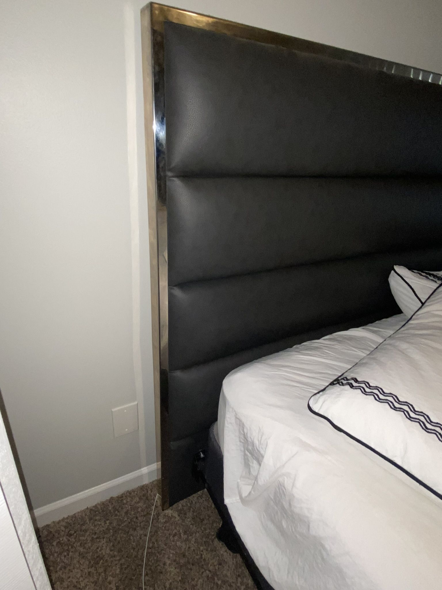 Queen Size Bed Set MUST PICK UP 