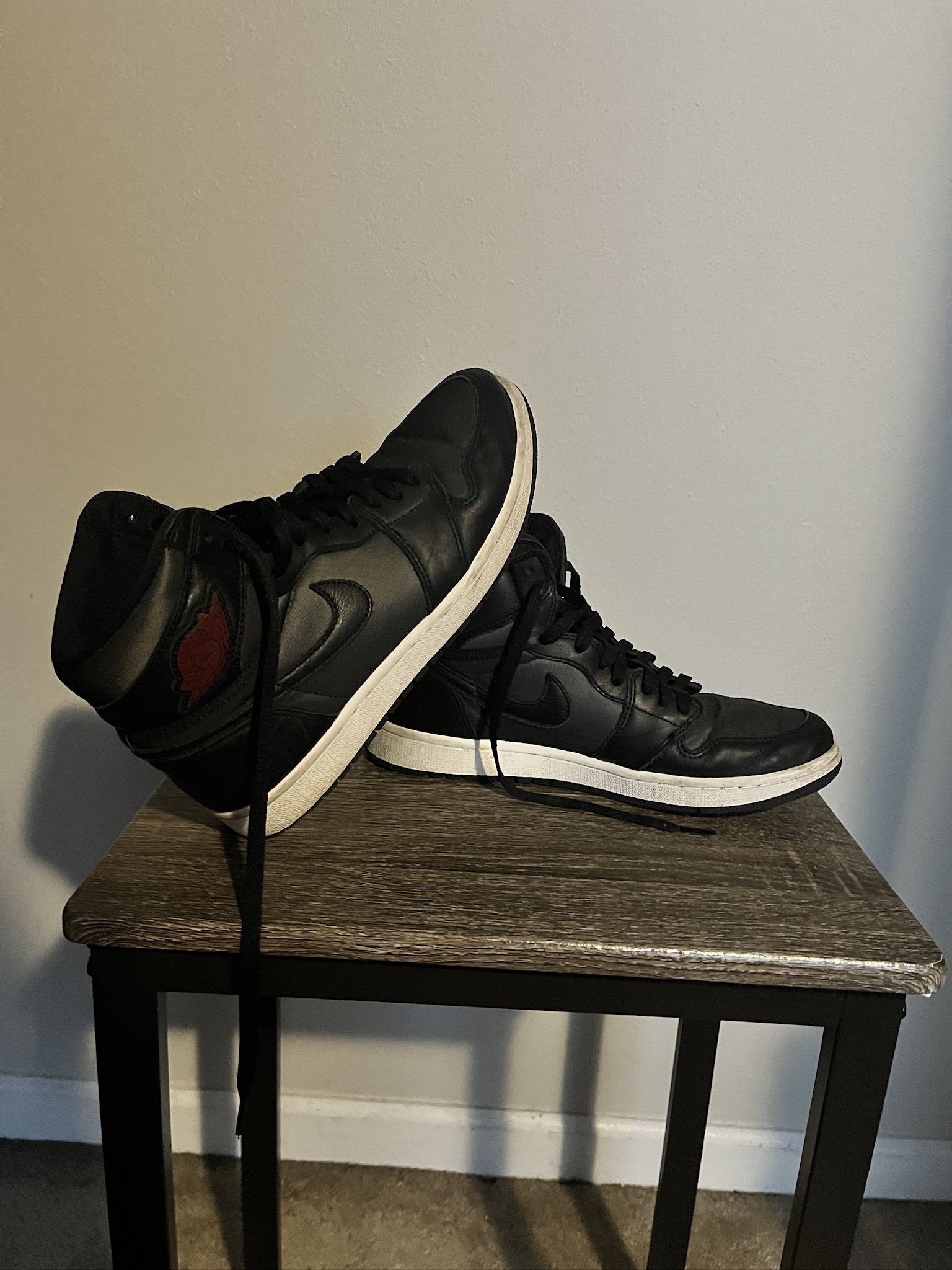 Air Jordan 1 Retro High Black Satin Gym Red Mens 9.5