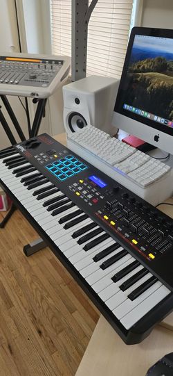 Akai MPK261 MIDI Keyboard Controller – Like New w/ Original Box