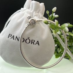 Pandora style bracelet !!  925 sterling silver. Bracelet size: 7.5"in. 19cm.