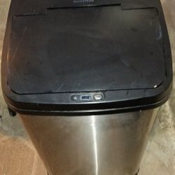 13 Gal. Trash Can With Motion Sensor For Open And Close Lid