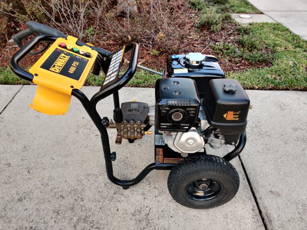 DeWalt 4400 PSI Pressure Washer + Surface Cleaner for Sale in Kissimmee