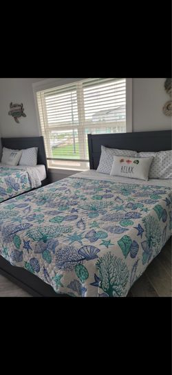 Queen size bed with trundle