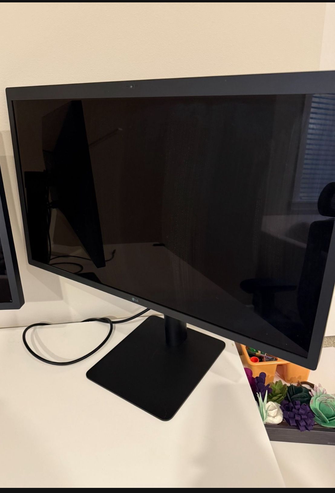 LG Monitor 27MD5KL-B Ultrafine 27" IPS LCD 5K UHD Monitor for Apple Mac