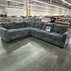 Corduroy Dark Grey Sectional.  New Sectional  4-pc     Nuevo Seccional  De 4 Piezas Color Gris. Oscuro  4-Piece Sectional Set New sectional in a box  