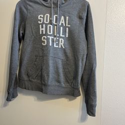 Hollister women’s gray hoodie size M like new