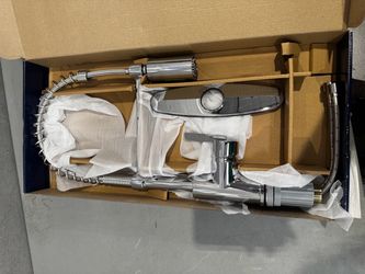 Chrome Kitchen Faucet with Pull-Out Sprayer