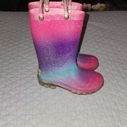 Kids Rain Boots Size 8 15$