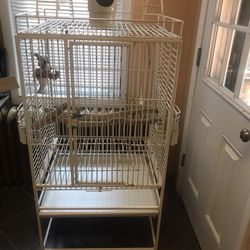 Big metal Parrots/Bird Cage with wheels