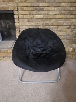 Black folding saucer chair