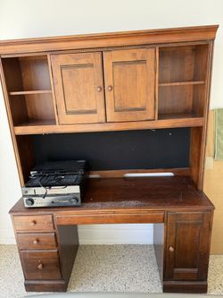 Computer Desk With Hutch