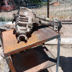 I Selling Front Axle Differential 4x4  For Chevy Good Condition  $260