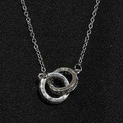Sterling Silver Necklace. Interlocking  Circle Pendant 