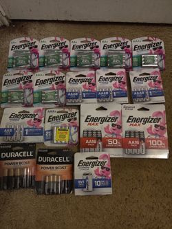 ENERGIZER AND DURACELL  RECHARGEABLE $ LITHIUM BATTERIES BULK LOT(120 BATTERIES)