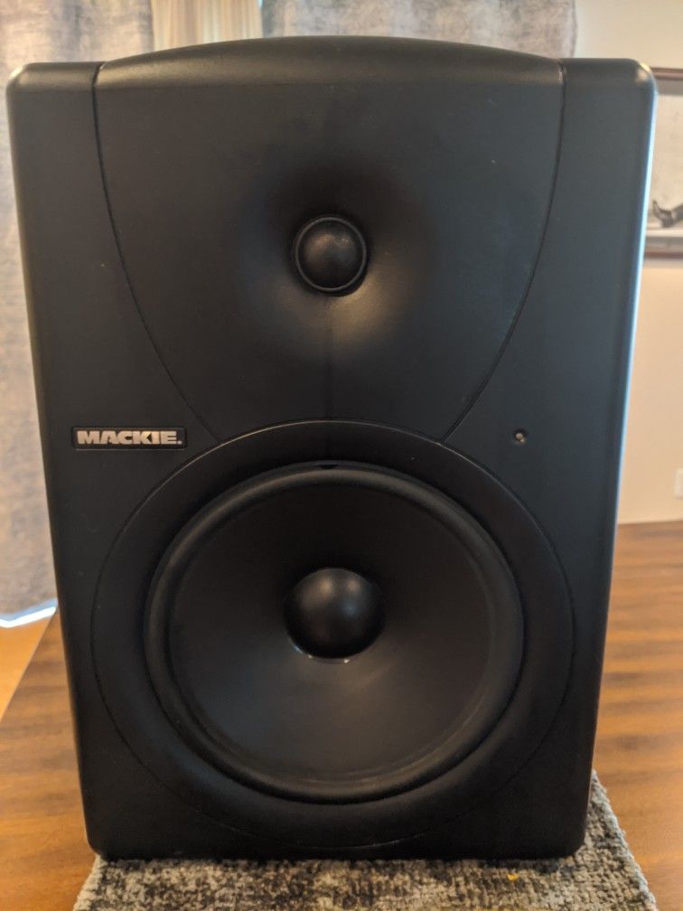 Mackie MR8 Active Studio Monitors