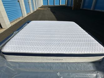 King Helix Midnight Mattress *Like New*