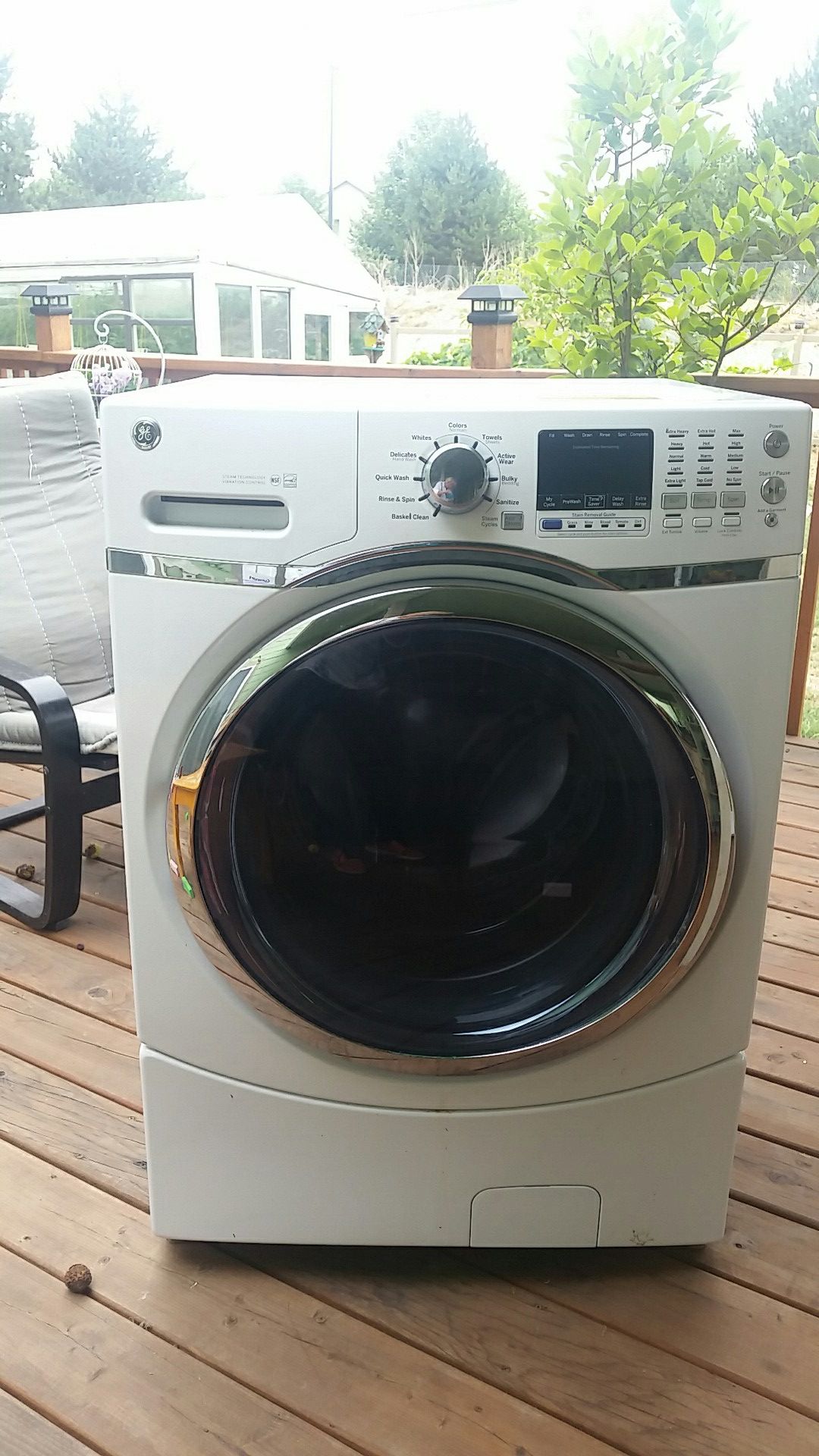 GE® ENERGY STAR® 4.3 DOE Cu. Ft. Capacity Frontload Washer GFWS1700H0WW