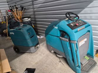 Tennant T350 Ride-On Floor Scrubber