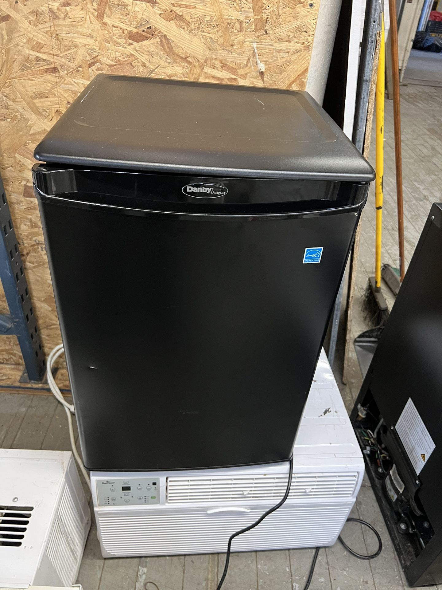 Like Mini Fridge