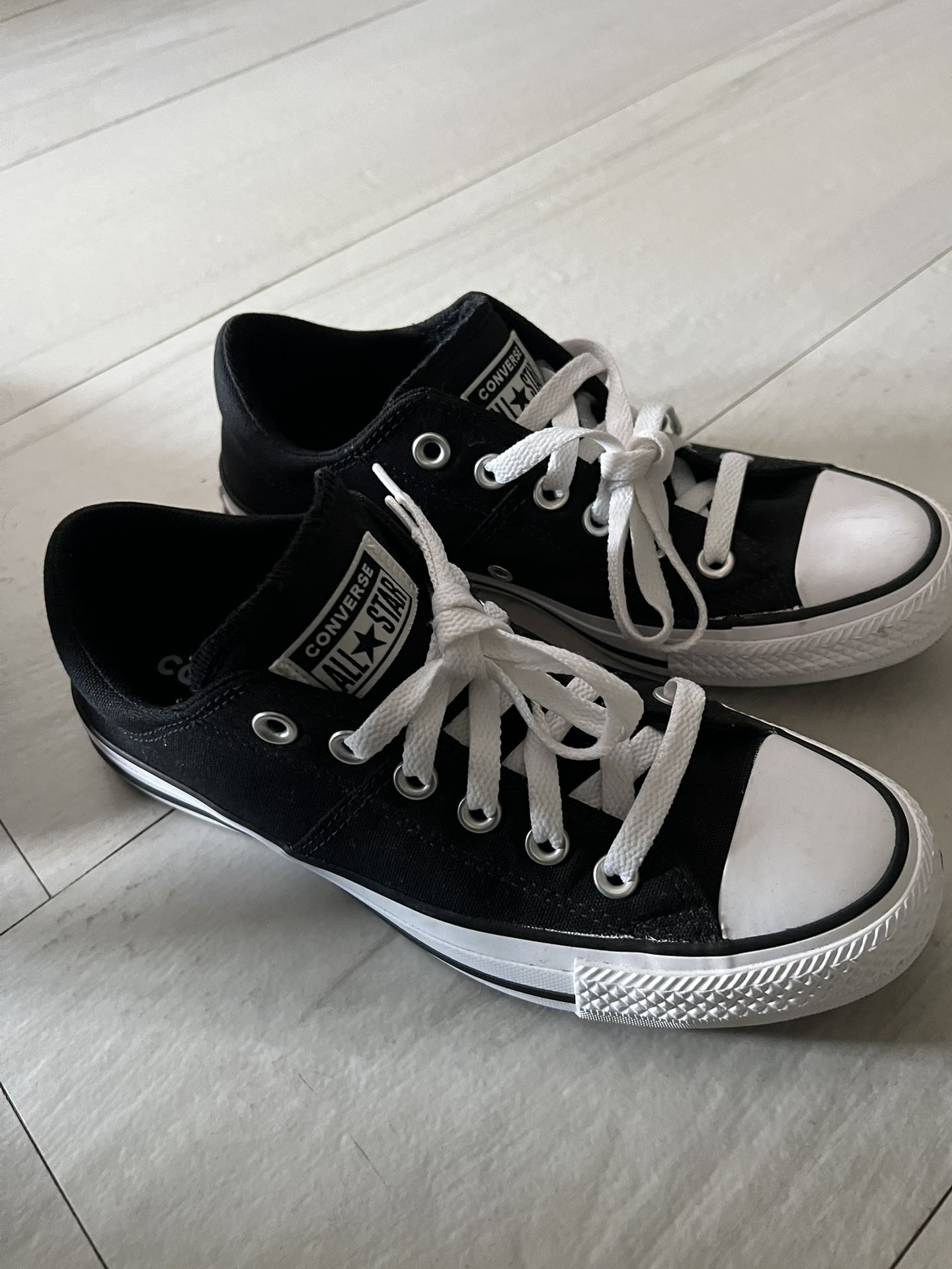 Converse in Black