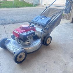 Lawnmower- Honda HRN214