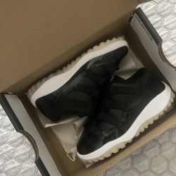 Jordan 11 retro low 72-10