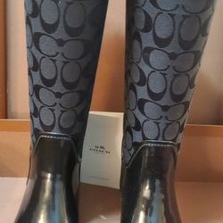 Women Boot 👢 Size 8M 