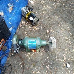 CENTRAL MACHINERY INDUSTRIAL 8 IN. GRINDER/BUFFER 