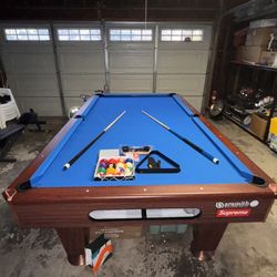 Star Billiards 9ft Pool Table. 