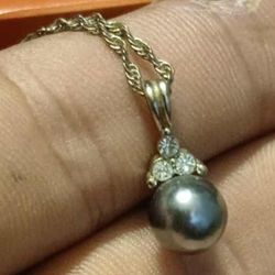 Black Tahitian Pearl W/ diamonds Pendant Chain
