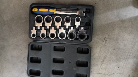 Ratcheting Wrench 