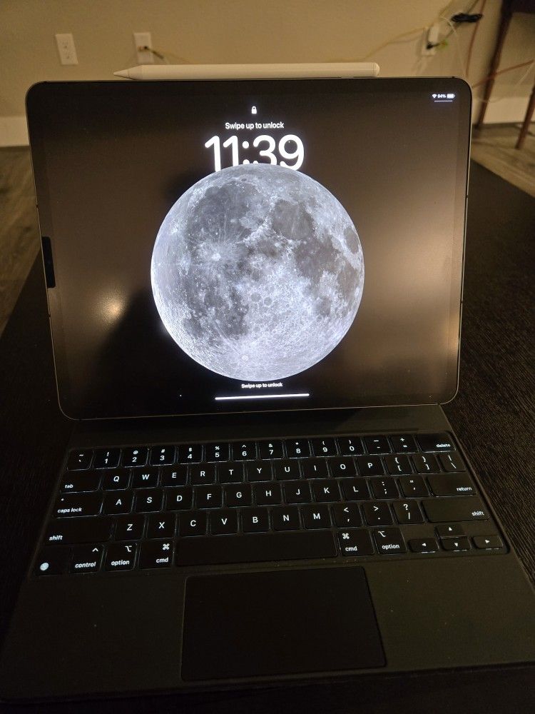 iPad Pro 12.9 256 GB 5th Gen Cellular Unlocked with Magic Keyboard and Pencil