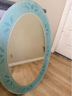 Elegant Oval Decorative Wall Mirror – Glass Accent Mirror