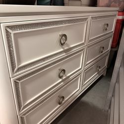 White 6 Drawer Dresser