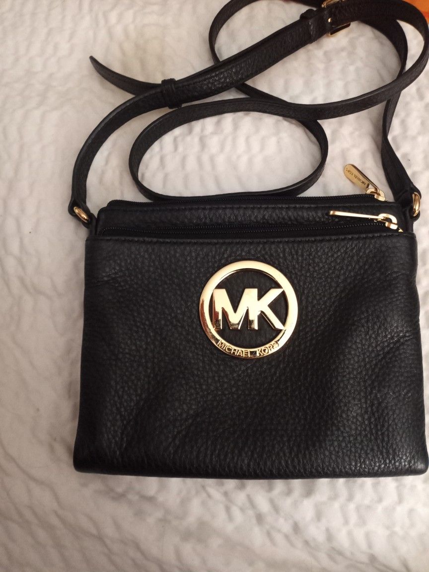 Aestheticated: Michael Kors Shoulder Handbags