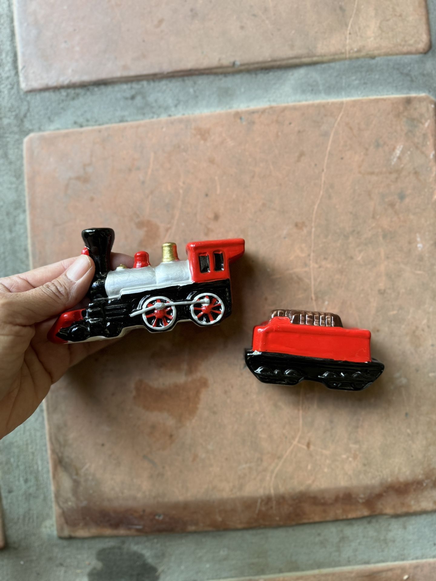 A Vintage Train Engine and Coal Car ceramic salt and pepper shakers 5" pair