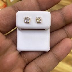 10KT Gold & 0.07CTW Diamond Earrings 