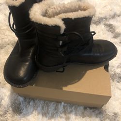 Ugg Women’s Boots Size 8 ( Shot Ones ) 
