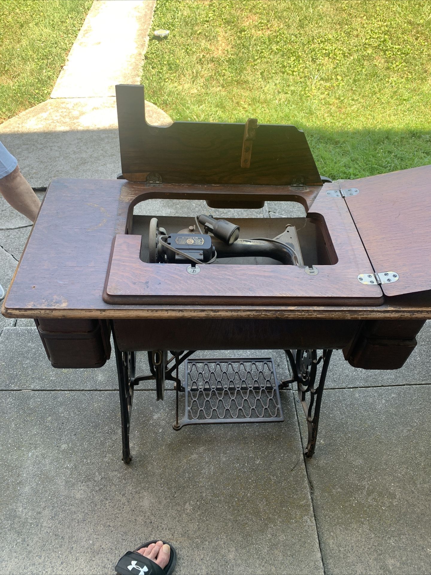 Antique Singer, Sewing Machine $50