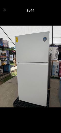 18.1 cu ft fridge new