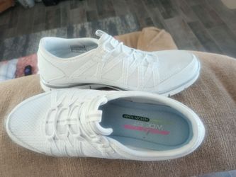 Skechers air cooled memory foam wide fit seven and a half