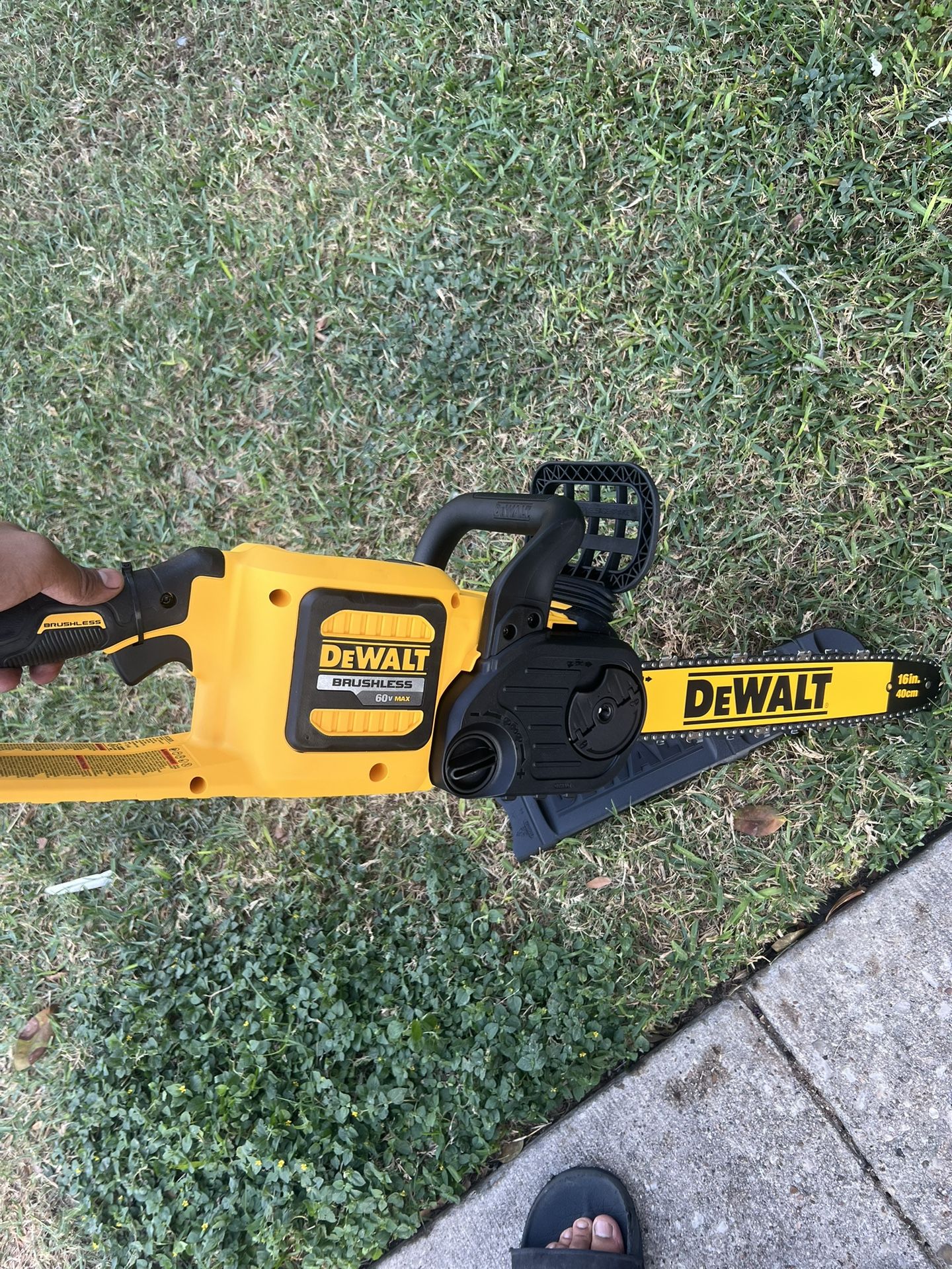 Chainsaw Dewalt 60v 16 In