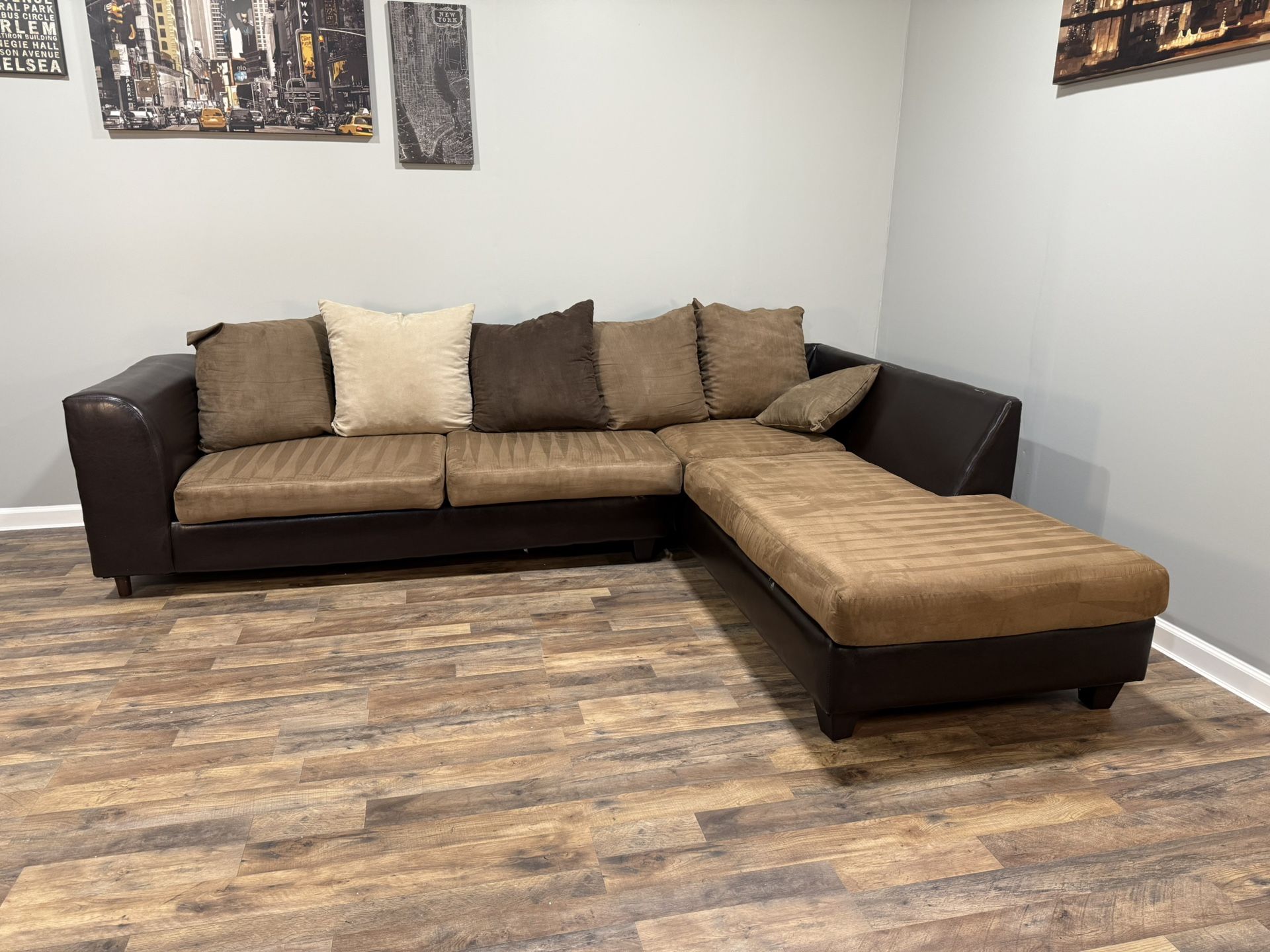 (Free Delivery!!) Right Chaise Sectional
