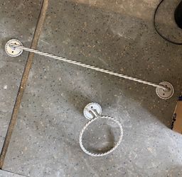 Silver Decorative Towel Bar and Ring Set