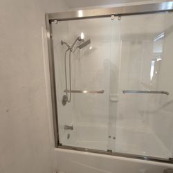 Shower Door Framed 8mm Tempted Glass 60x66 