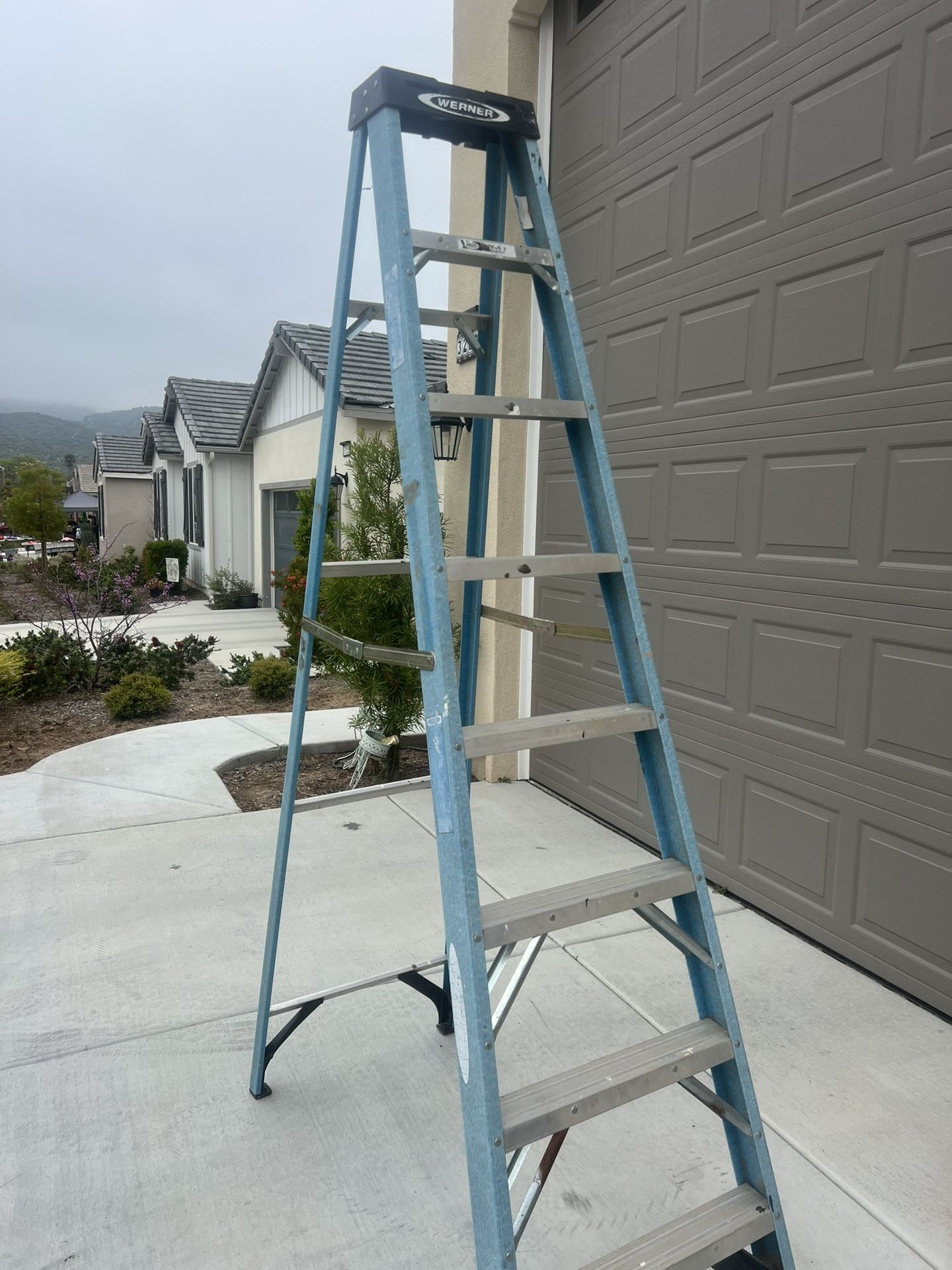 WERNER 8FT LADDER 300LBS