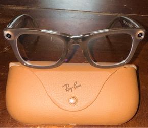 Ray-Ban Meta Smart Glasses with Case